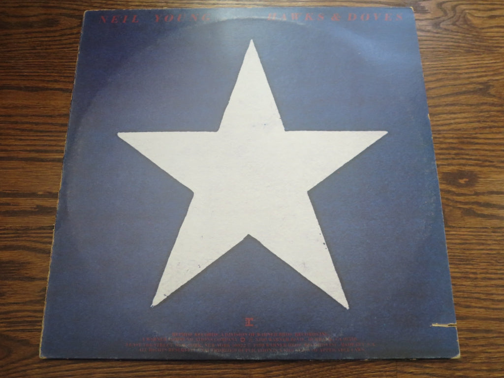Neil Young - Hawks & Doves 3three - LP UK Vinyl Album Record Cover